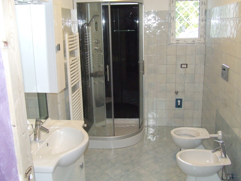 Quanto Costa Fare Un Bagno Piccolo.Ristrutturazione Bagno Completo A Catanzaro 5900 Tutto Compreso Csgnet Service Srls